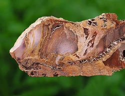 Chalcedon z Ahníkova o rozměru 16x6x4 cm