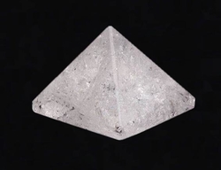Dekorace pyramida křišťál 3,5 cm